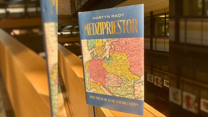 Martyn Rady : Medzipriestor