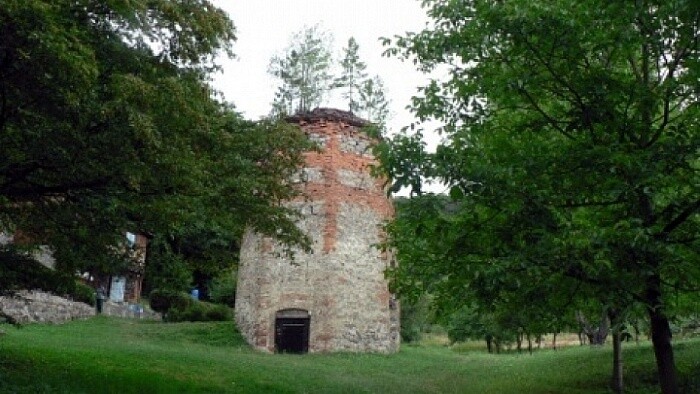 Dobrovoľníci z Európy pomáhajú obnoviť hrad Kysak