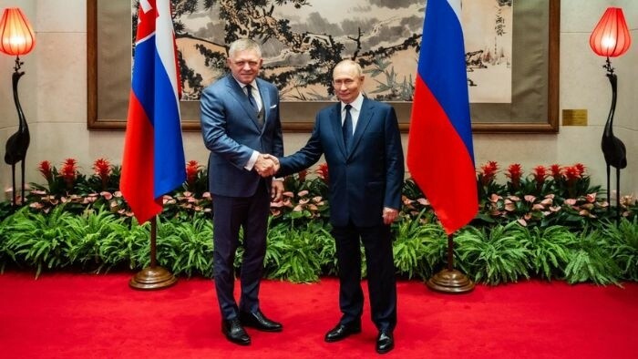 Prime Minister Meets Russian President Putin in Beijing 