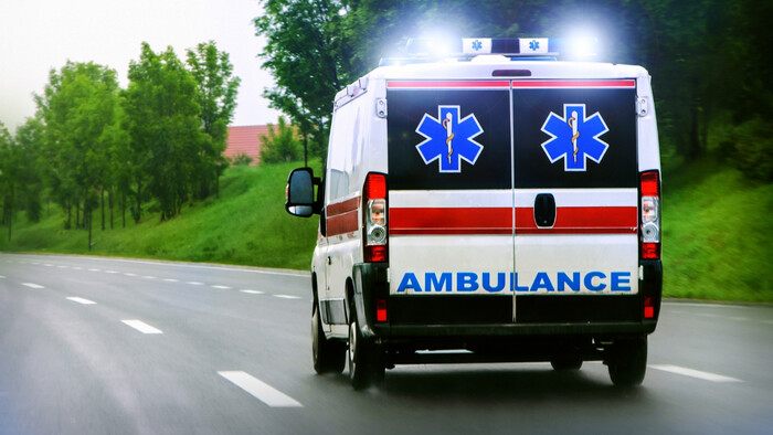Na sanitky pozor