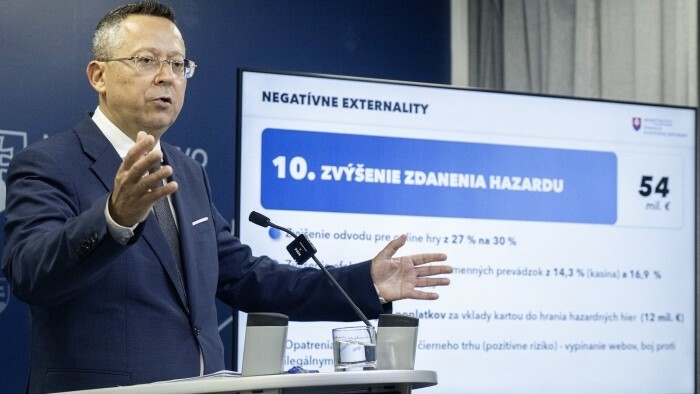 Minister financií predstavil tretí konsolidačný balíček  