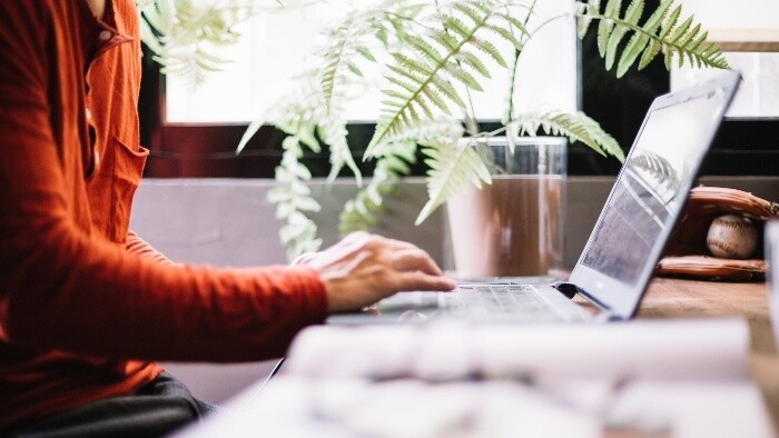 Koniec platenej politickej reklamy na internete