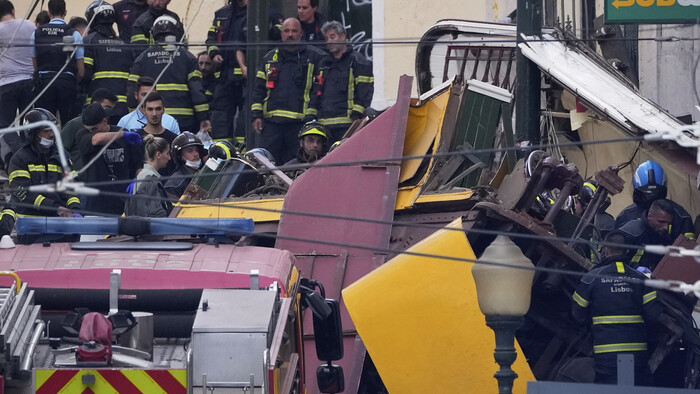 Portugal_Streetcar_Derailed636196155787_TASR.jpg