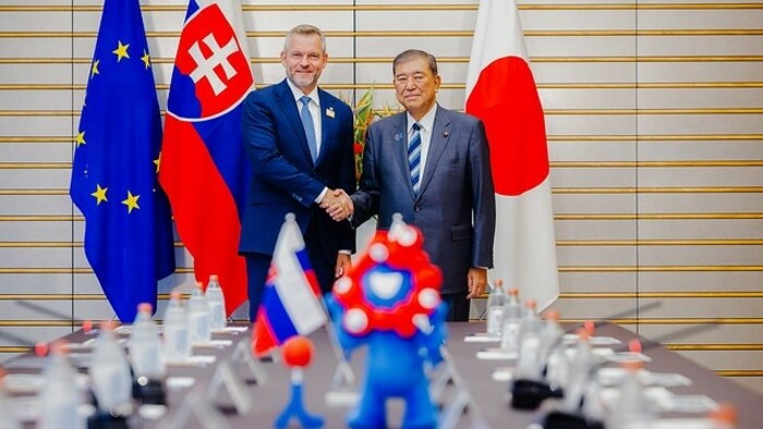 Presidente eslovaco mantiene conversaciones con primer ministro japonés