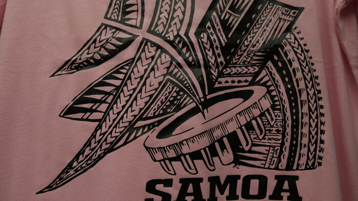 Samoa a jej typicke vzory spojene s tetovanim a rybarskymi sietami.JPG
