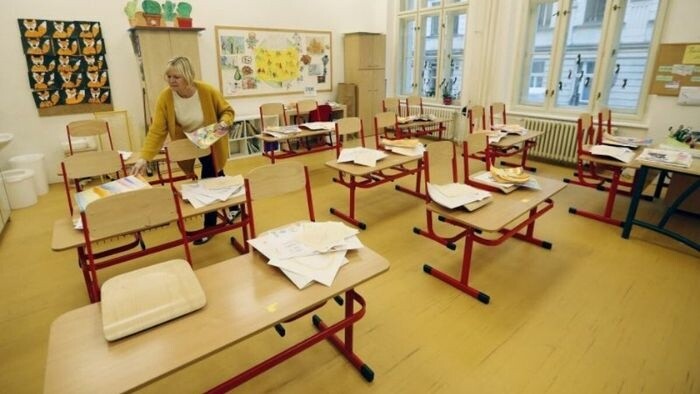 Education Ministry Boosts School Capacities but Warns Against Revising Recovery Plan