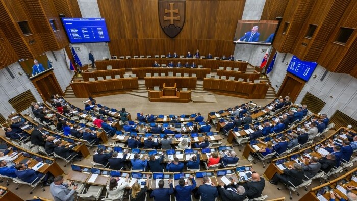Parlament berät über Konsolidierungspaket im Eilverfahren
