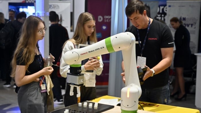 На SlovakiaTech 2025 доминируют роботы, киборги и искусственный интеллект 