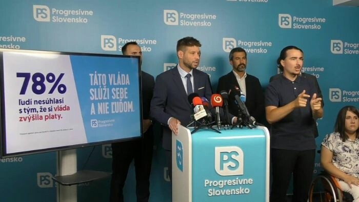 PS Continues to Lead Polls