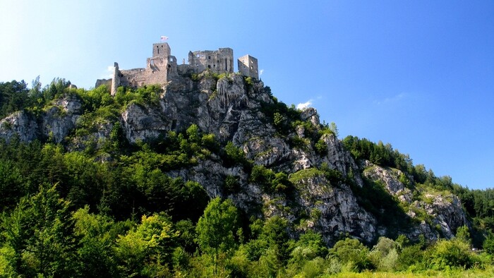 Hrad Strečno v ruinách! Kto ho nechal zničiť?