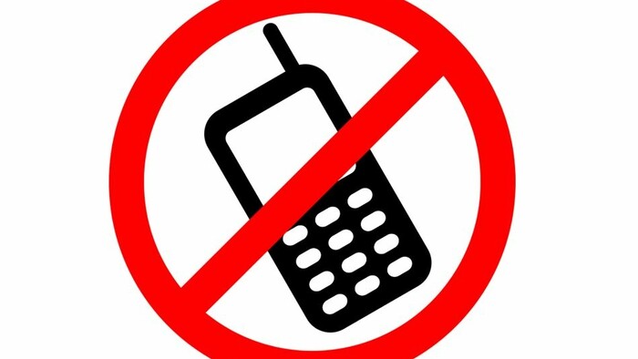 Zákaz mobilov v školách sa vo Fínsku osvedčil