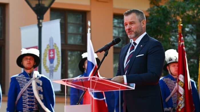Präsident Pellegrini fordert Modernisierung der Streitkräfte