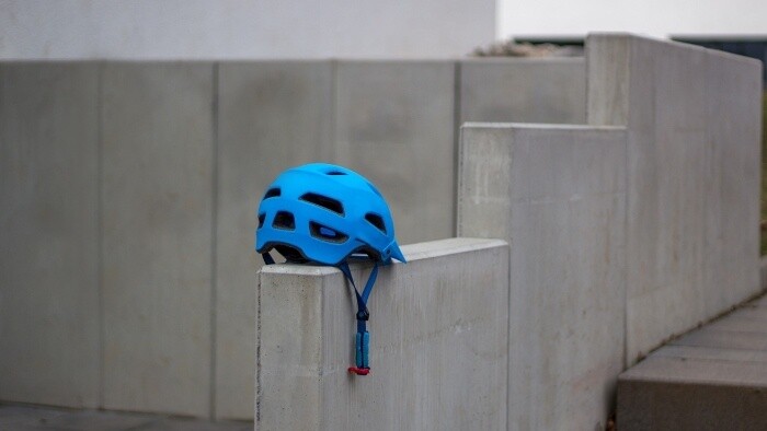 Prilba zachraňuje život