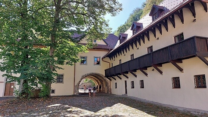 Červeny kláštor: Im Garten des Roten Klosters ist die Kräutersaison zu Ende gegangen
