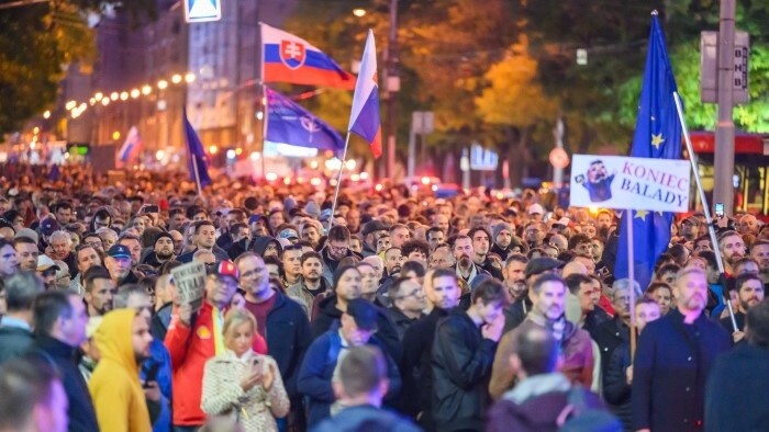 Opposition fordert Rücktritt des SIS-Chefs