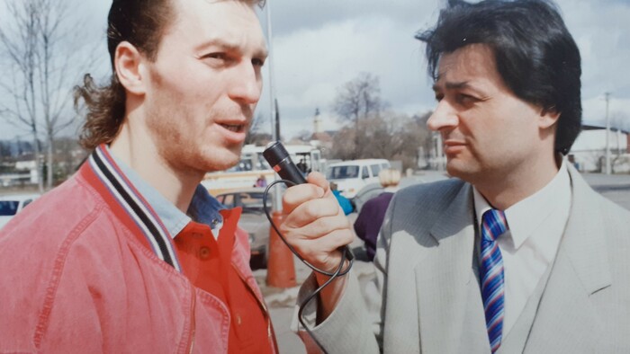 Stano Štefánik ako rozhlasový reportér spovedá Ľubomíta Kolníka na MS C1994