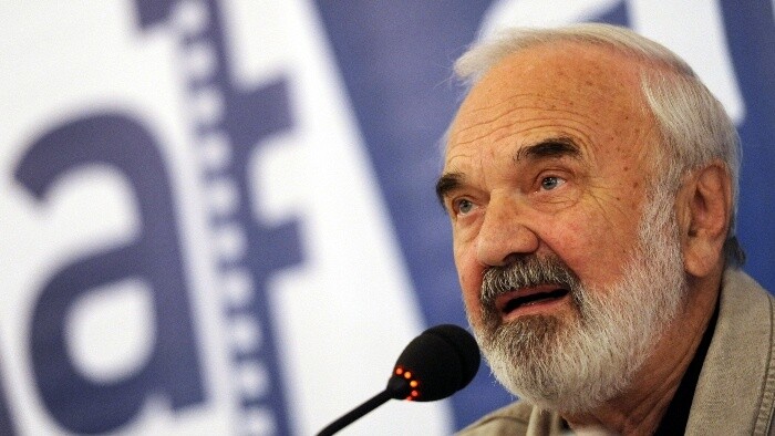 Zdeňek Svěrák nakrútil výzvu k voľbám