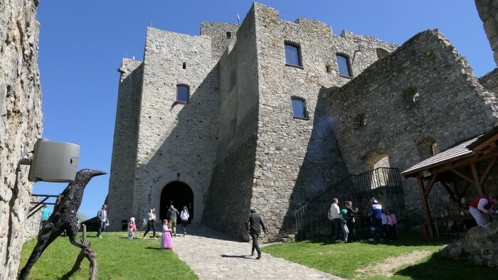 Les invitamos a visitar el castillo de Strečno