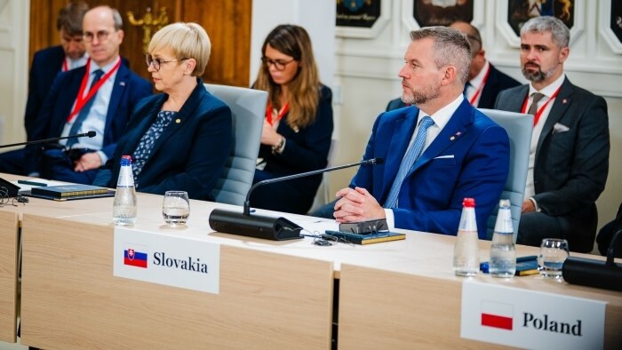 Le président à Tallinn évoque Gaza et l’IA
