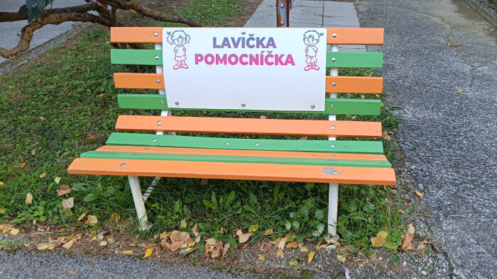 Sedeli ste už na Lavičke pomocníčke v Topoľčanoch?