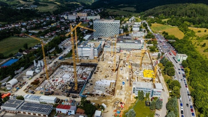 Vertreter der Europäischen Kommission besuchten Baustelle des neuen Krankenhauses