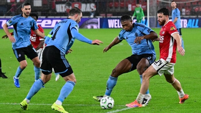Slovan Bratislava Beaten by Alkmaar, Cruz Sent Off