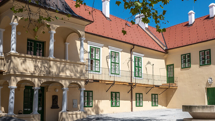 Aká je úloha digitalizačno-dokumentačného a publikačného oddelenia v kaštieli v Modre?