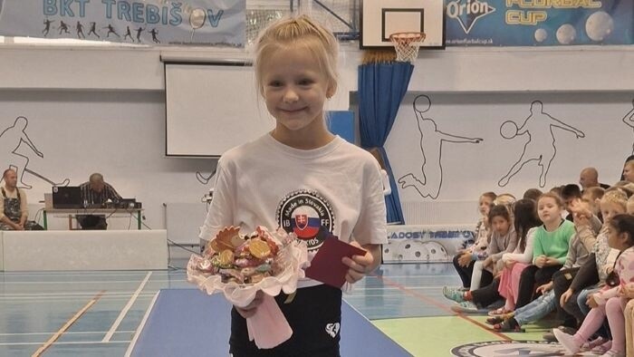 Deväťročná Rebeka Legezová z Veľkého Ruskova je majsterkou sveta v IBFF Fit Kids