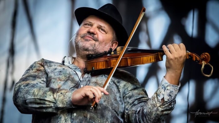 Hudba sveta_FM: Samova oslava a kosti predkov