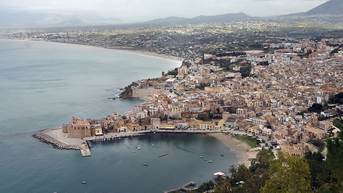 Talianska vláda trvá na moste na Sicíliu