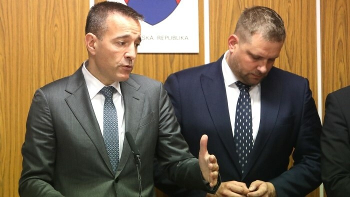 Minister by pre záchrankový tender nemal odstúpiť, tvrdí Drucker