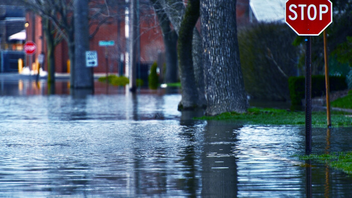 Španielsko si dnes pripomína rok od ničivých povodní