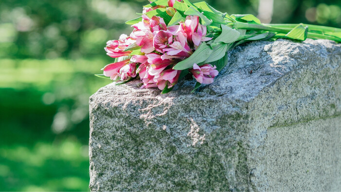 Na cintoríne v hlavnom meste tesne pred Dušičkami