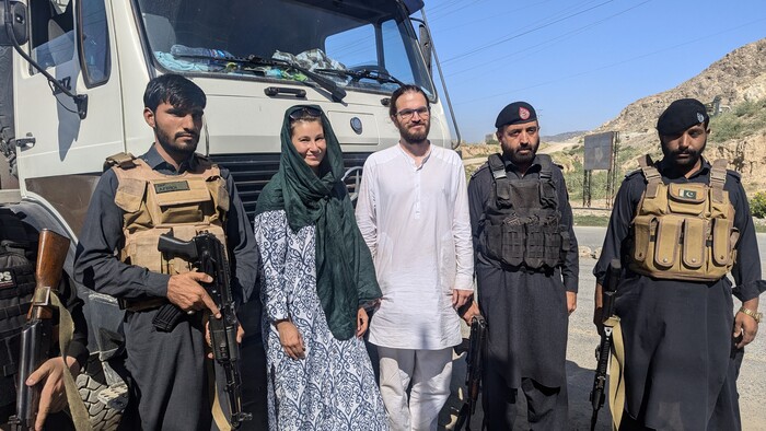 Pakistan policajny sprievod.jpg