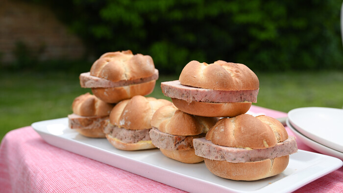 RECEPT: Pripravte si mäkučké kaiserky s leberkäse. Tento recept budete milovať
