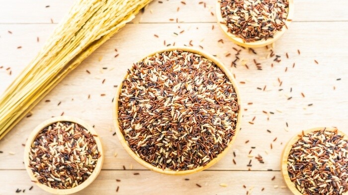 Celozrnná ryža je zdravšia a drahšia ako biela