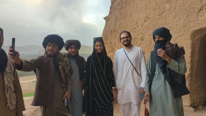 Taliban pri budhoch v Bamyane.jpg