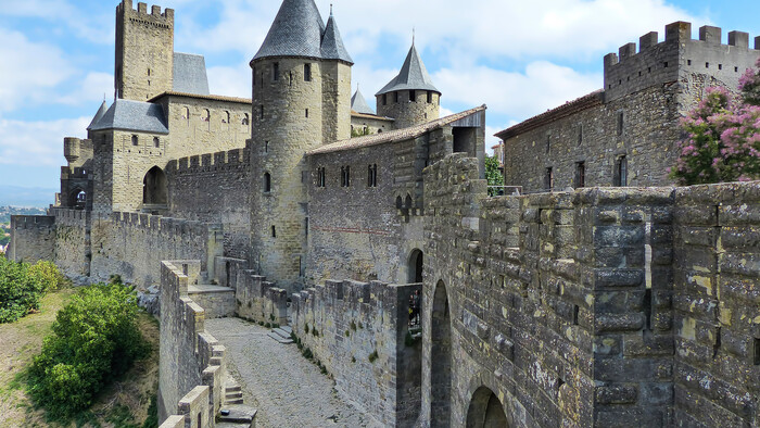 110 Carcassonne, Hradby (4340).jpg