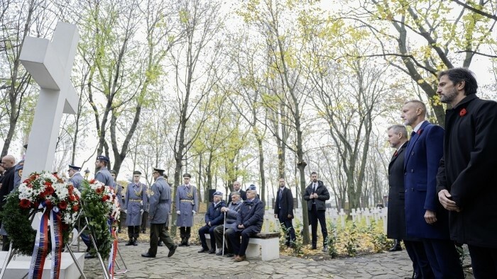 President Pays Tribute to Fallen Soldiers on Veterans Day