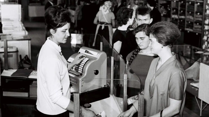 Väčšina Slovákov si myslí, že sa za socializmu žilo lepšie