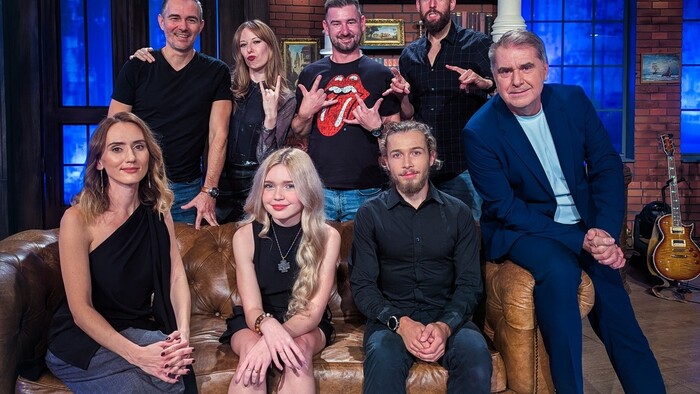 Mala štyri roky, keď začala hrať metal a rock. Teraz jej tlieskajú celé sály