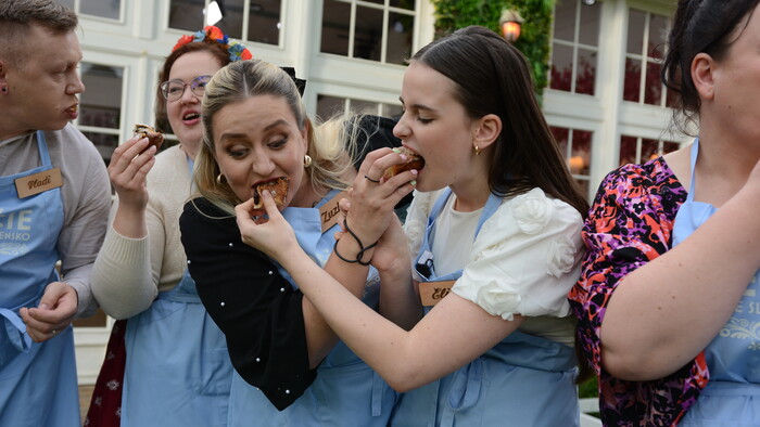 Pečie-celé-Slovensko-Viki-Eliška-a-Zuzka