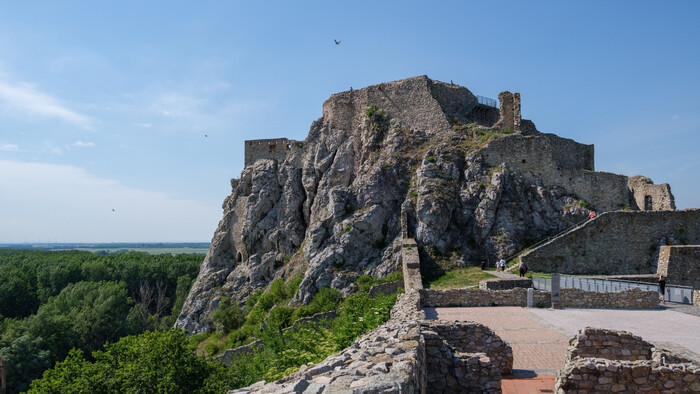 17. November na Devíne