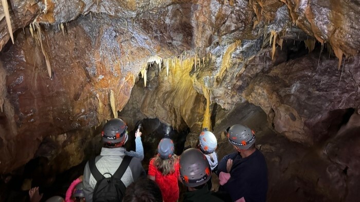 ¿Cómo proteger las cuevas y a la vez hacerlas accesibles a los turistas? 