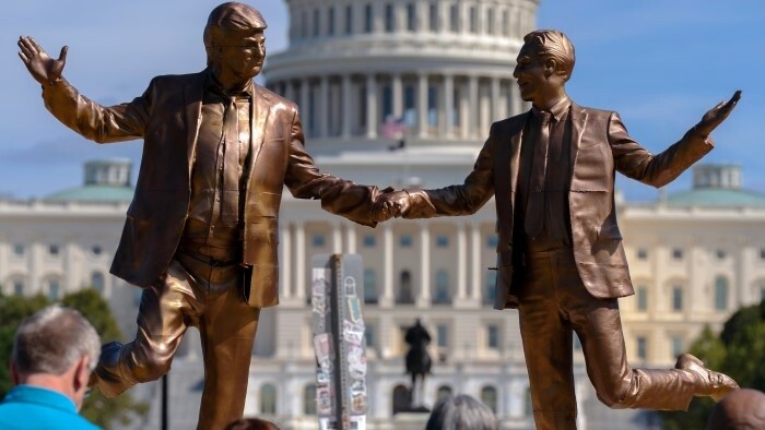 SNS insta al primer ministro a poner fin a su colaboración con Lajčák