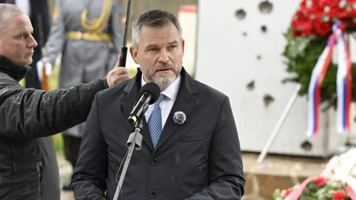 Prezident Pellegrini kritizuje vyjadrenia premiéra Fica k 17. novembru