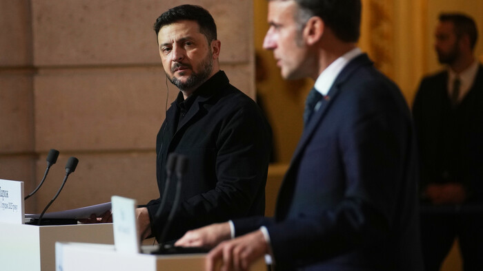 Volodymyr Zelenskyj rokoval s Emannuelom Macronom