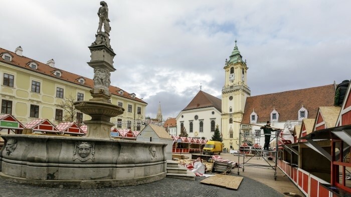 En Bratislava comienza el mayor mercado navideño en interior de Eslovaquia 