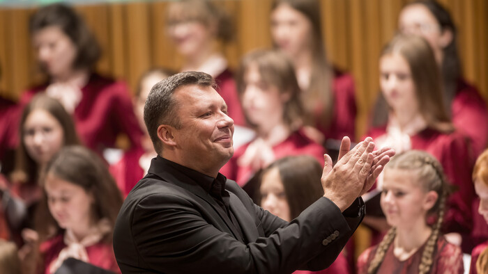 Živá hudba, detský zbor a úžasní umelci