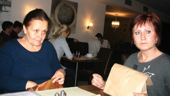 B. Javorská, vpravo a Klára Hutirová.jpg